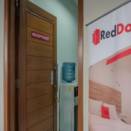 Reddoorz Plus Near Semanggi Jakarta Buitenkant foto